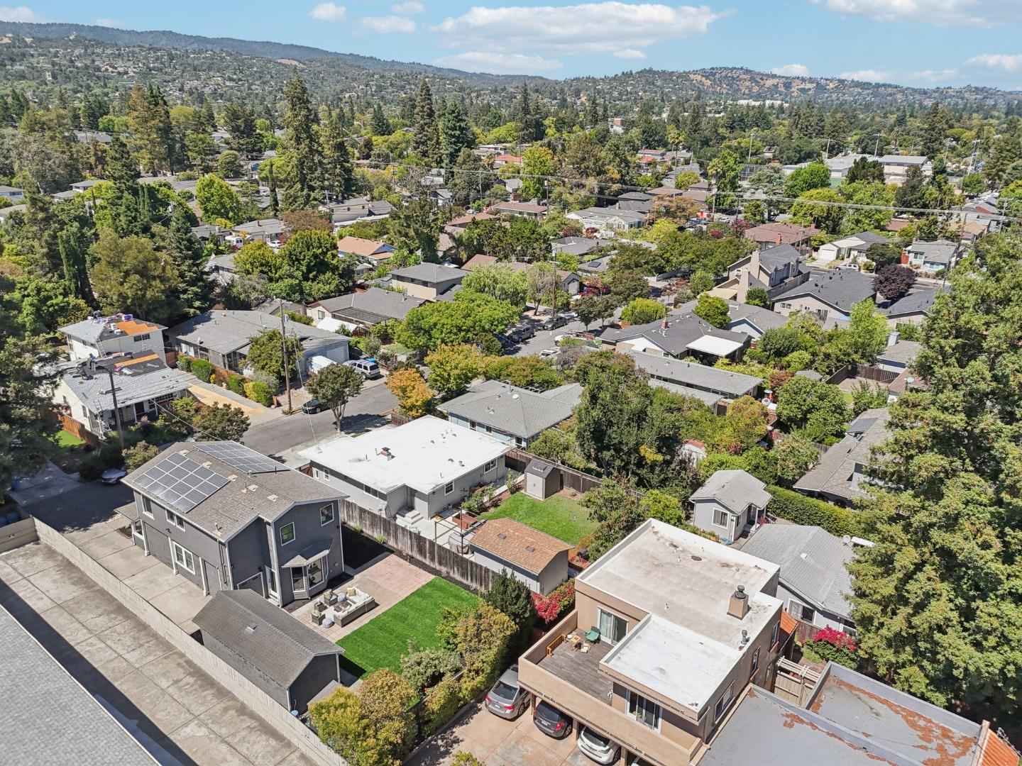 Detail Gallery Image 21 of 24 For 1397 Norman St, Redwood City,  CA 94061 - 3 Beds | 3 Baths