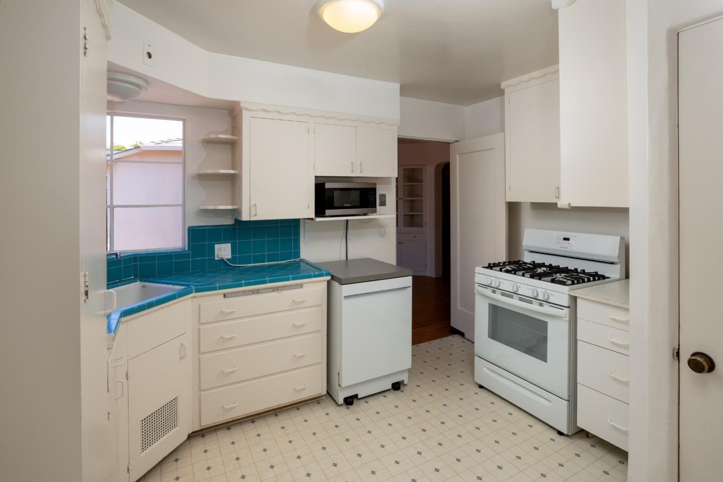 Detail Gallery Image 10 of 22 For 61 Sylvian Way, Los Altos,  CA 94022 - 3 Beds | 1/1 Baths