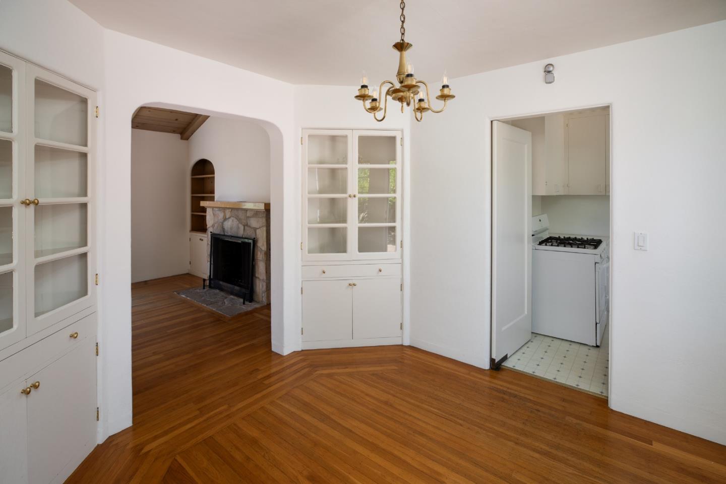 Detail Gallery Image 7 of 22 For 61 Sylvian Way, Los Altos,  CA 94022 - 3 Beds | 1/1 Baths