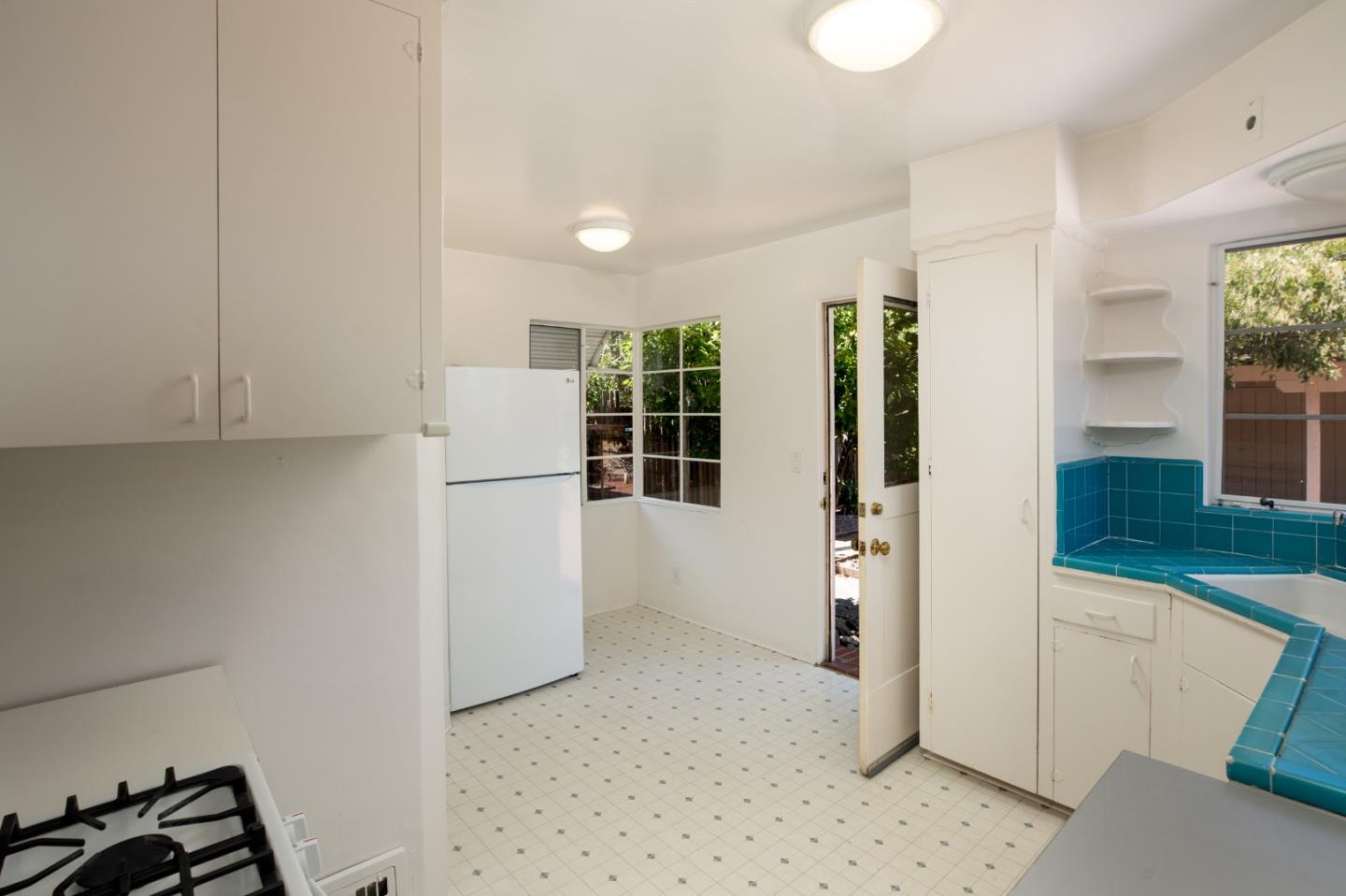 Detail Gallery Image 9 of 22 For 61 Sylvian Way, Los Altos,  CA 94022 - 3 Beds | 1/1 Baths