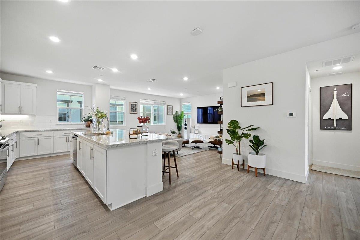 Detail Gallery Image 10 of 41 For 9173 Whitesurf Way, Newark,  CA 94560 - 4 Beds | 4 Baths