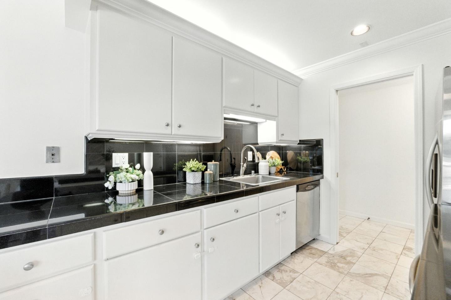 Detail Gallery Image 12 of 48 For 1898 Meridian Ave #29,  San Jose,  CA 95125 - 2 Beds | 2 Baths
