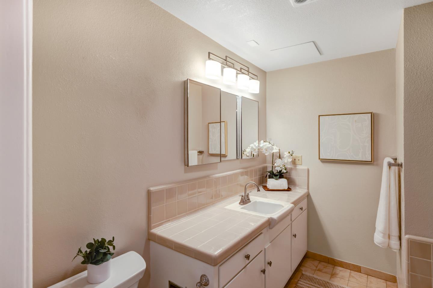 Detail Gallery Image 21 of 34 For 810 Lighthouse Ave #101,  Pacific Grove,  CA 93950 - 2 Beds | 2 Baths