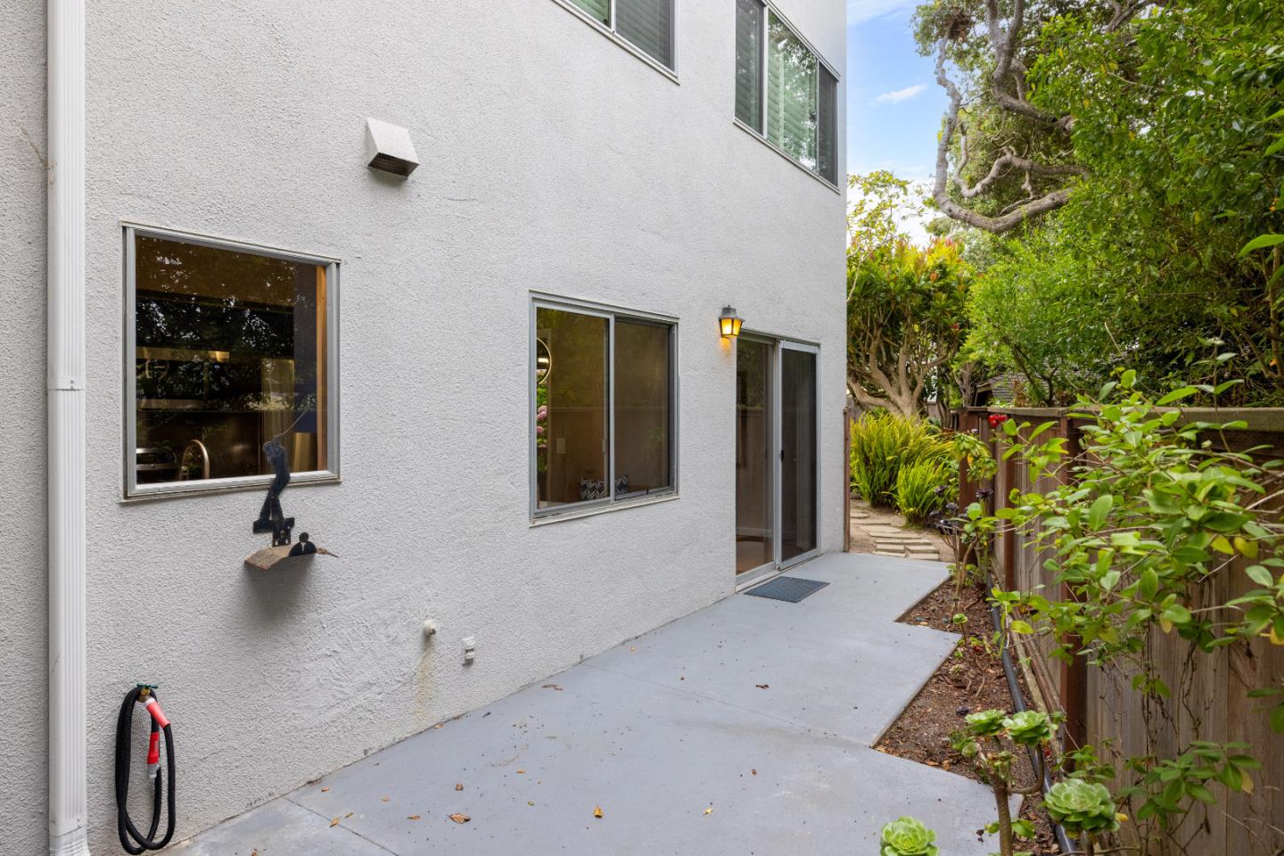 Detail Gallery Image 24 of 34 For 810 Lighthouse Ave #101,  Pacific Grove,  CA 93950 - 2 Beds | 2 Baths