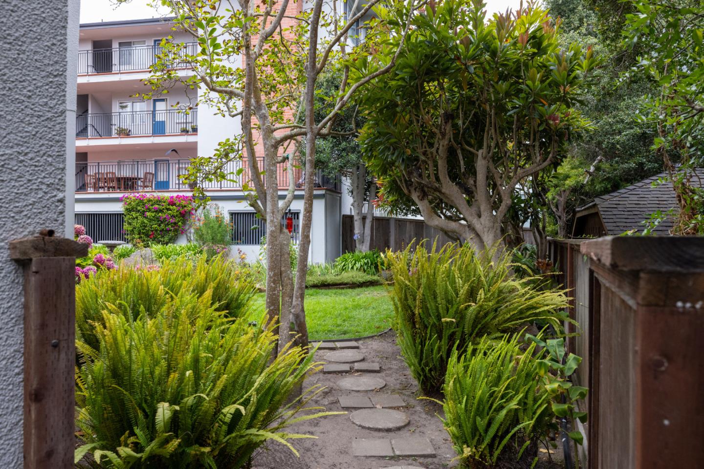 Detail Gallery Image 25 of 34 For 810 Lighthouse Ave #101,  Pacific Grove,  CA 93950 - 2 Beds | 2 Baths