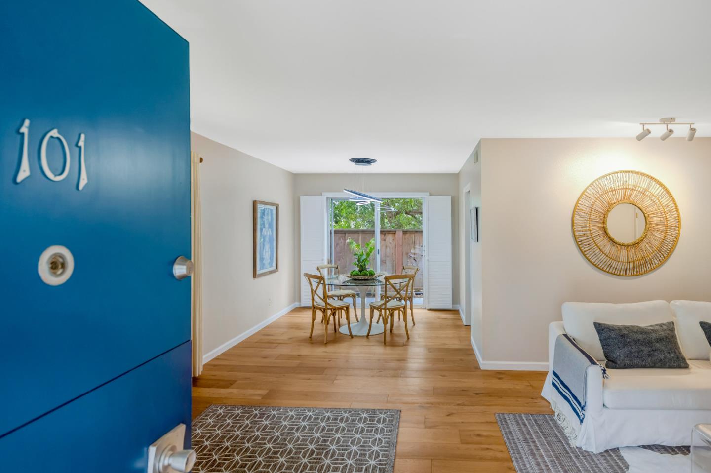 Detail Gallery Image 3 of 34 For 810 Lighthouse Ave #101,  Pacific Grove,  CA 93950 - 2 Beds | 2 Baths