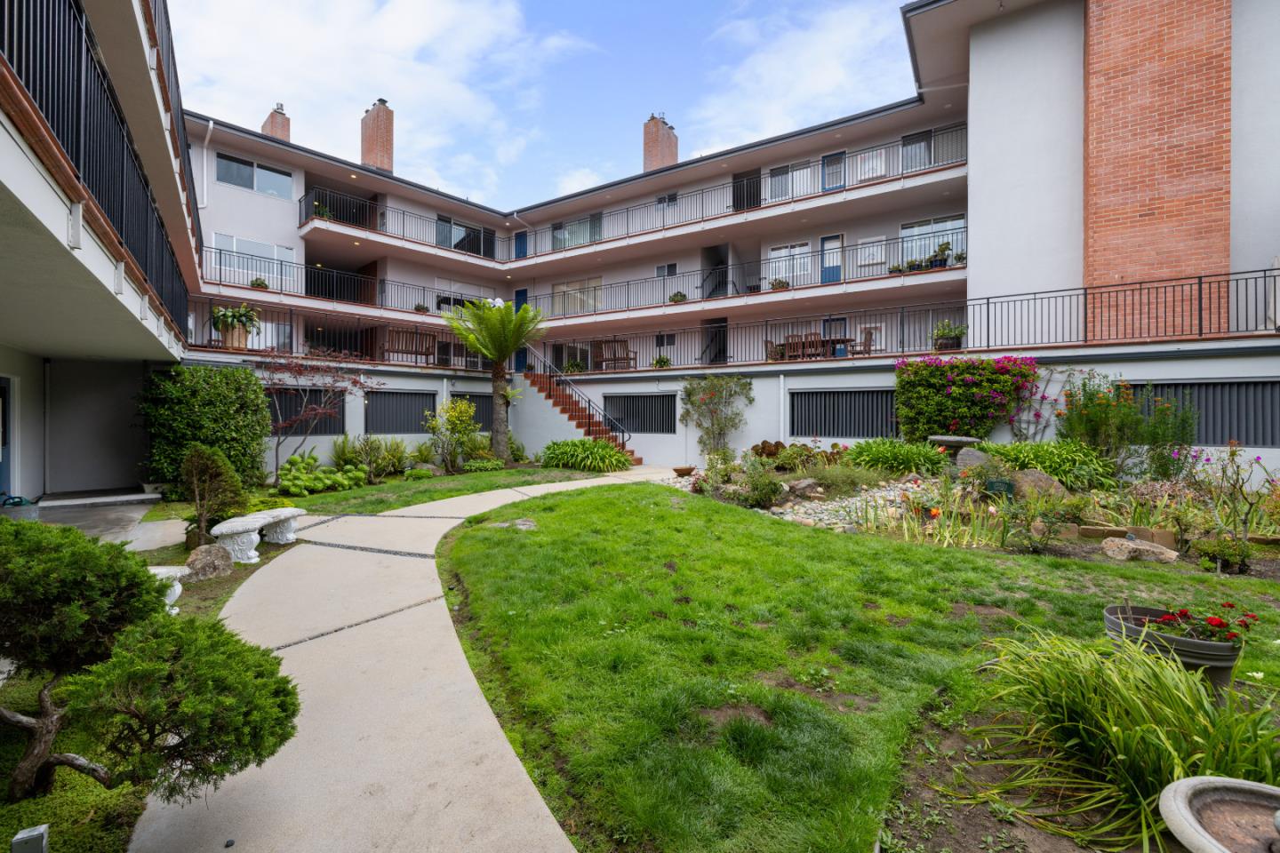 Detail Gallery Image 31 of 34 For 810 Lighthouse Ave #101,  Pacific Grove,  CA 93950 - 2 Beds | 2 Baths