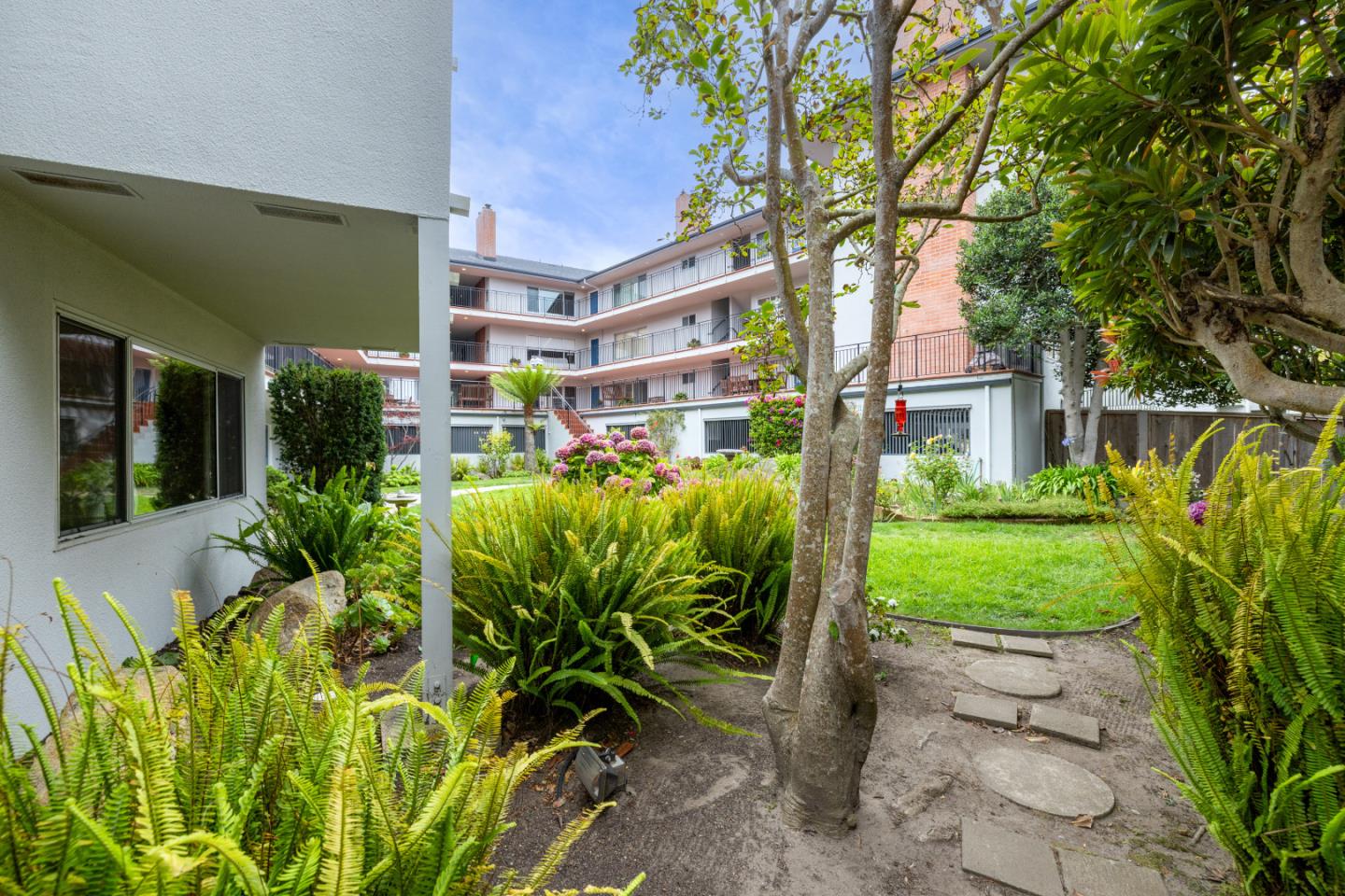 Detail Gallery Image 32 of 34 For 810 Lighthouse Ave #101,  Pacific Grove,  CA 93950 - 2 Beds | 2 Baths