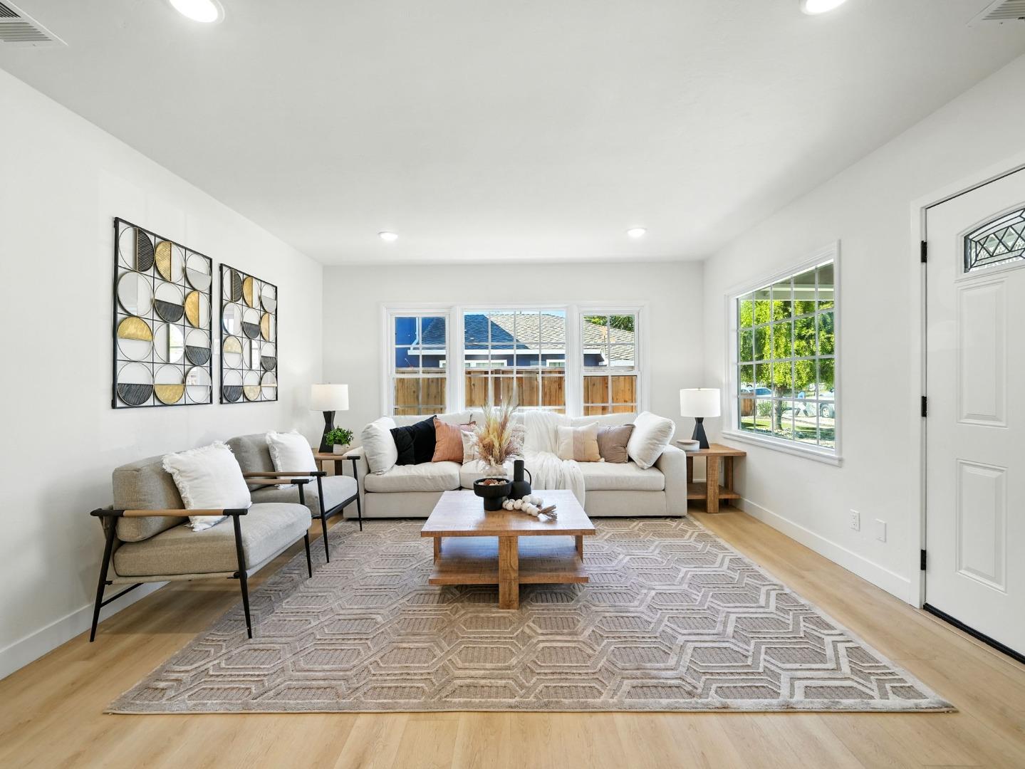 Detail Gallery Image 3 of 26 For 771 N 16th St, San Jose,  CA 95112 - 3 Beds | 2 Baths