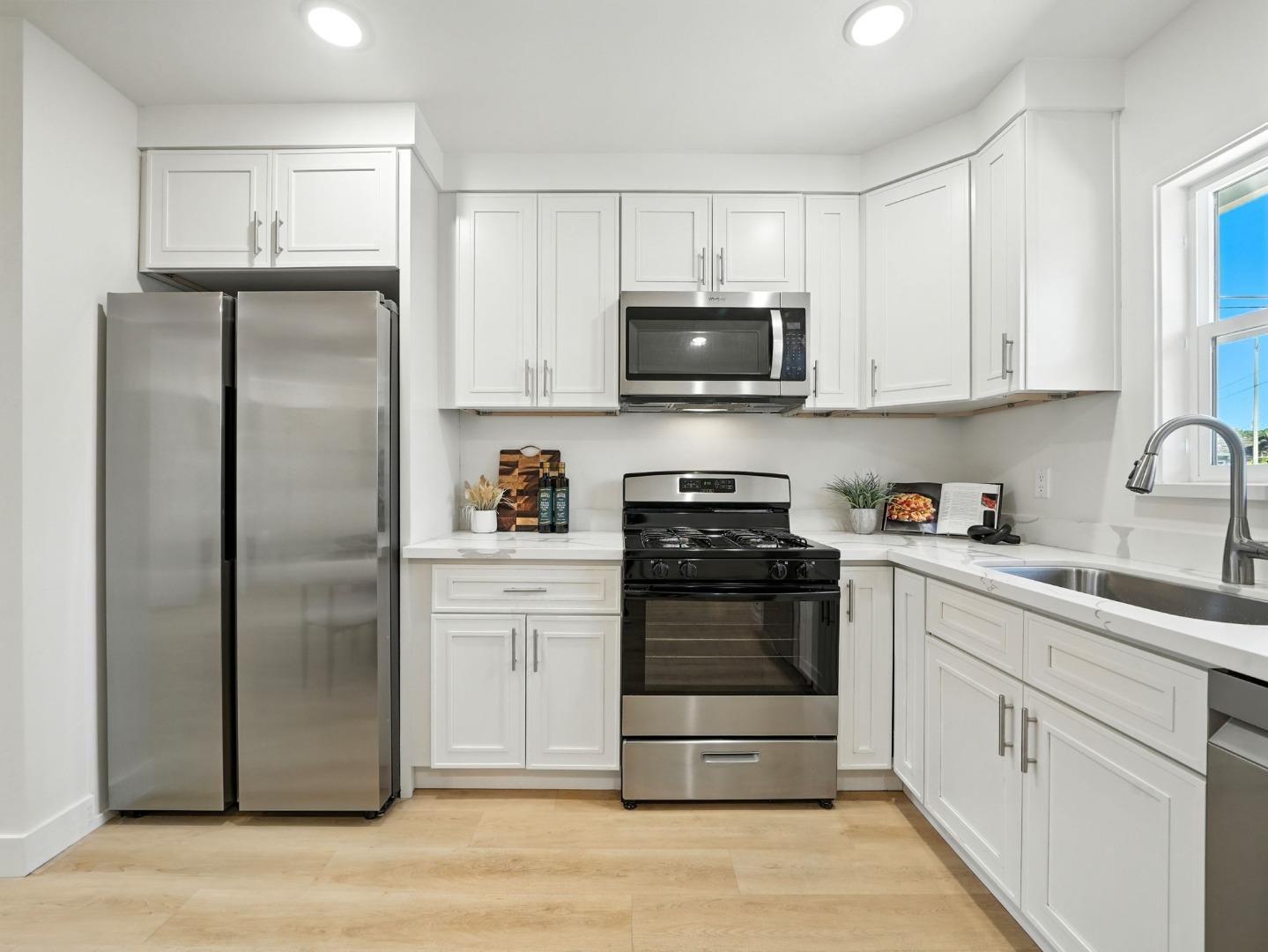Detail Gallery Image 6 of 26 For 771 N 16th St, San Jose,  CA 95112 - 3 Beds | 2 Baths