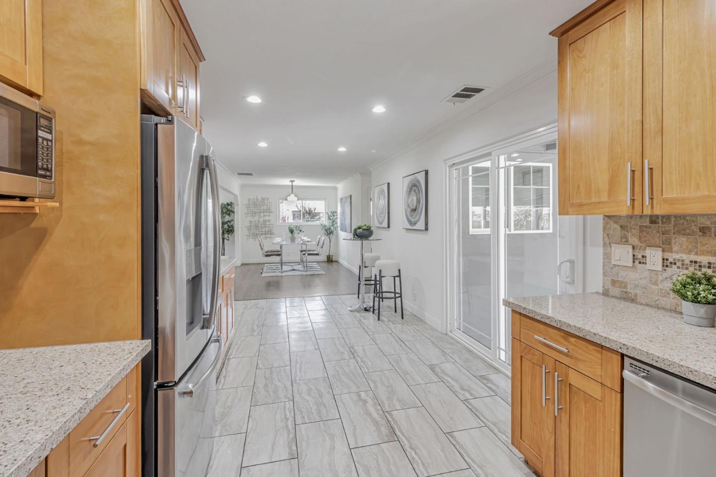 Detail Gallery Image 10 of 41 For 403 Mignot Ln, San Jose,  CA 95111 - 3 Beds | 2 Baths