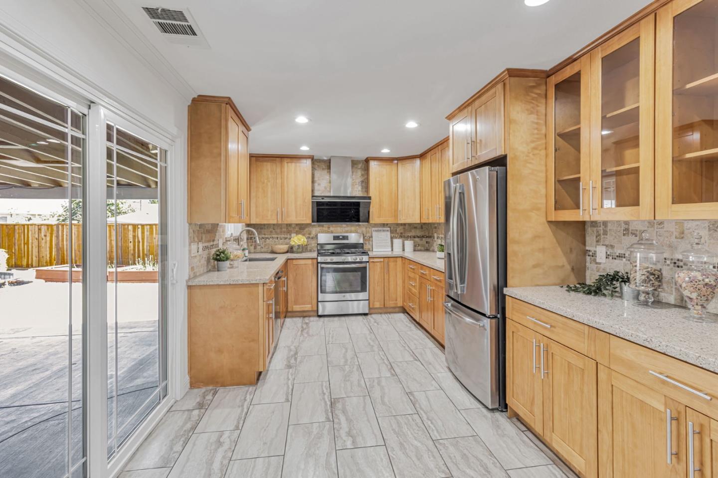 Detail Gallery Image 11 of 41 For 403 Mignot Ln, San Jose,  CA 95111 - 3 Beds | 2 Baths
