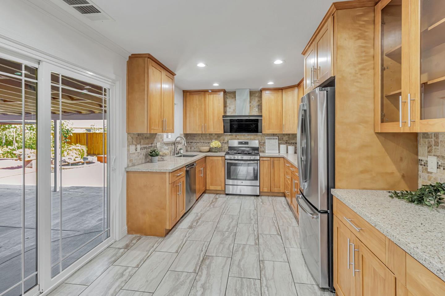 Detail Gallery Image 13 of 41 For 403 Mignot Ln, San Jose,  CA 95111 - 3 Beds | 2 Baths