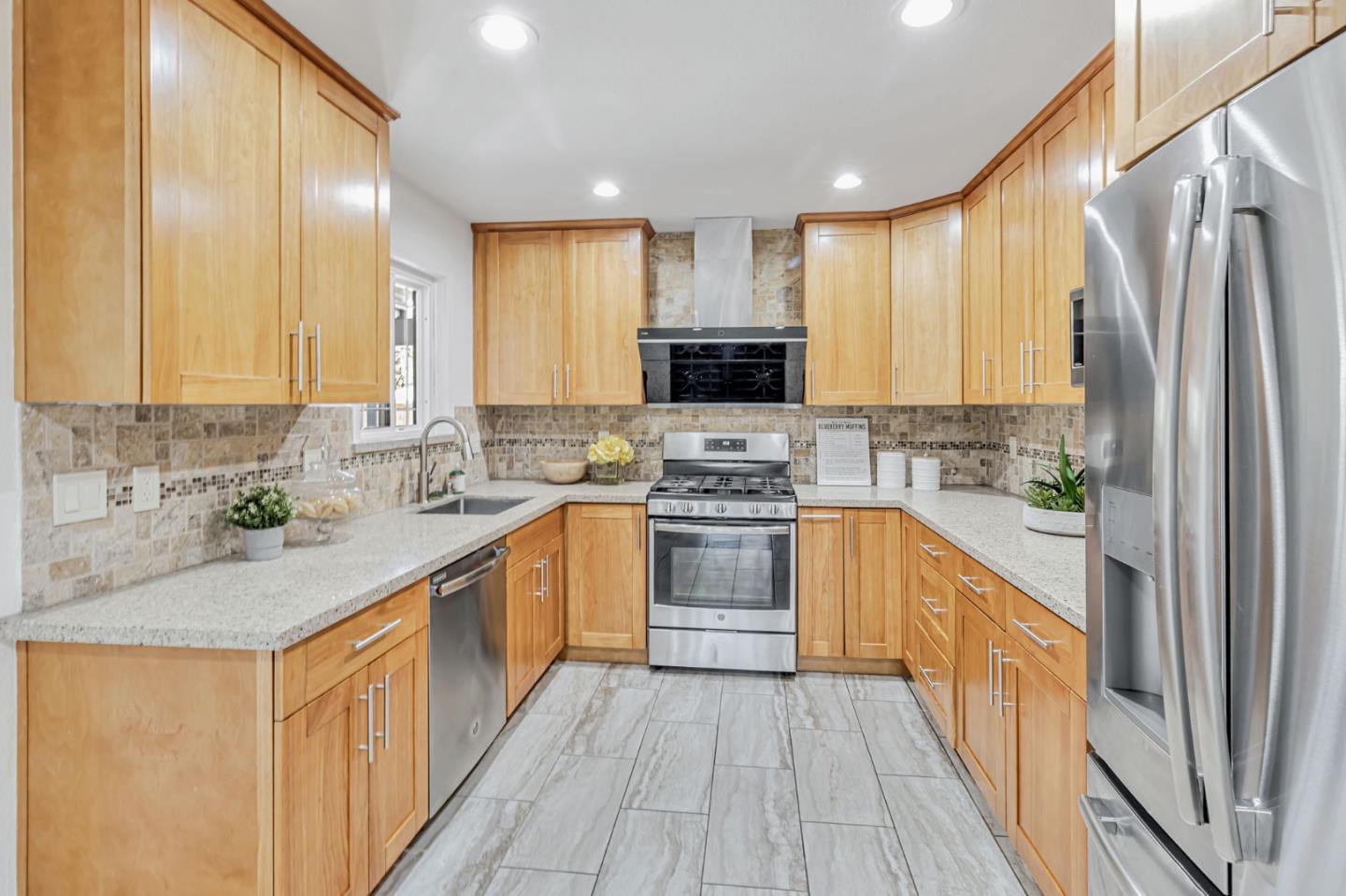 Detail Gallery Image 14 of 41 For 403 Mignot Ln, San Jose,  CA 95111 - 3 Beds | 2 Baths