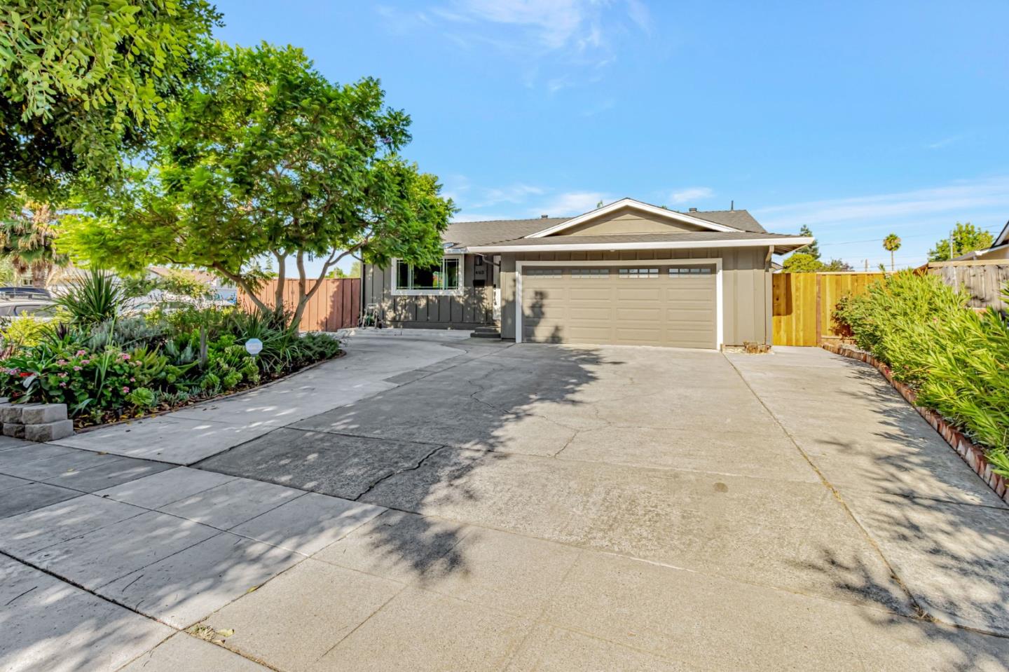 Detail Gallery Image 3 of 41 For 403 Mignot Ln, San Jose,  CA 95111 - 3 Beds | 2 Baths