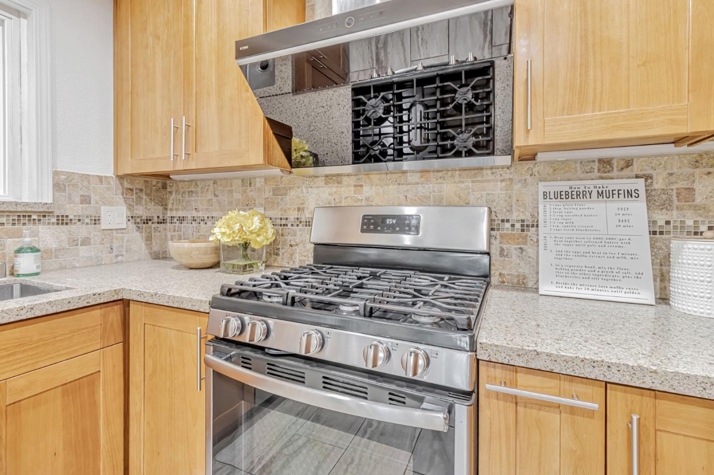 Detail Gallery Image 7 of 41 For 403 Mignot Ln, San Jose,  CA 95111 - 3 Beds | 2 Baths