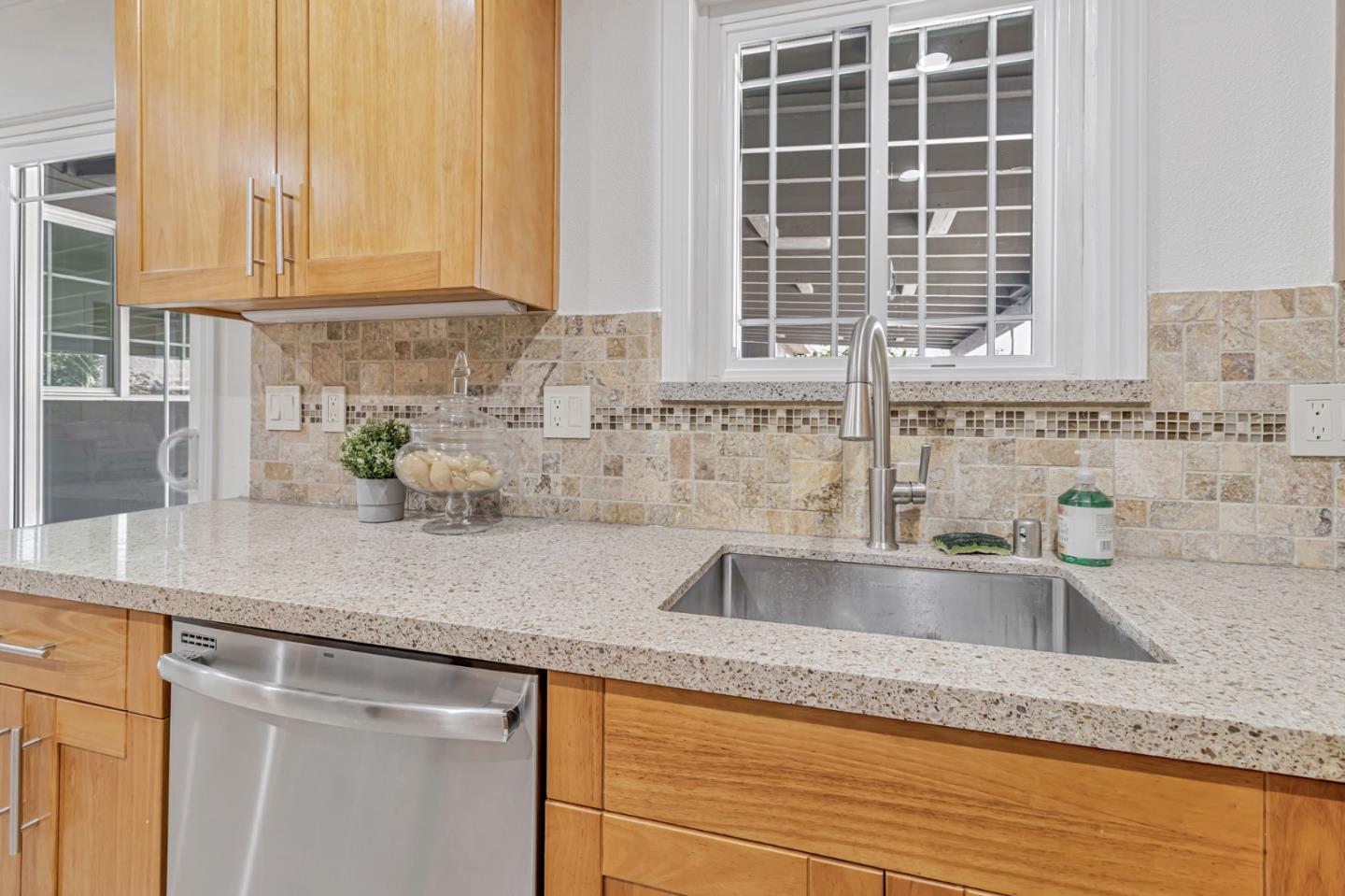 Detail Gallery Image 8 of 41 For 403 Mignot Ln, San Jose,  CA 95111 - 3 Beds | 2 Baths