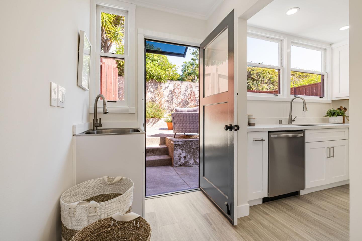 Detail Gallery Image 13 of 30 For 238 Harkness Ave, San Francisco,  CA 94134 - 2 Beds | 1 Baths