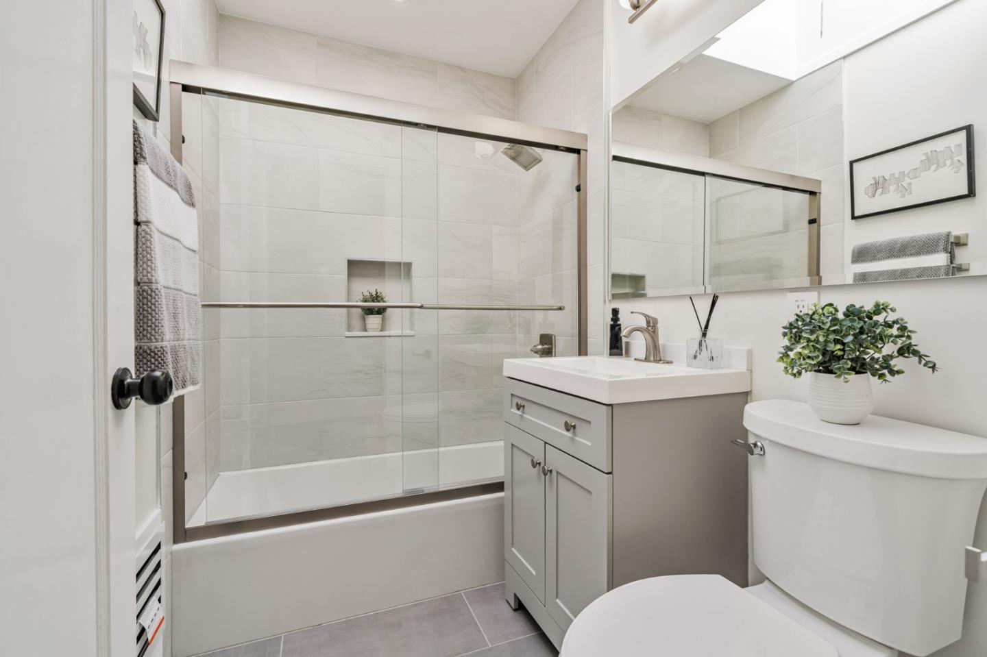 Detail Gallery Image 19 of 30 For 238 Harkness Ave, San Francisco,  CA 94134 - 2 Beds | 1 Baths