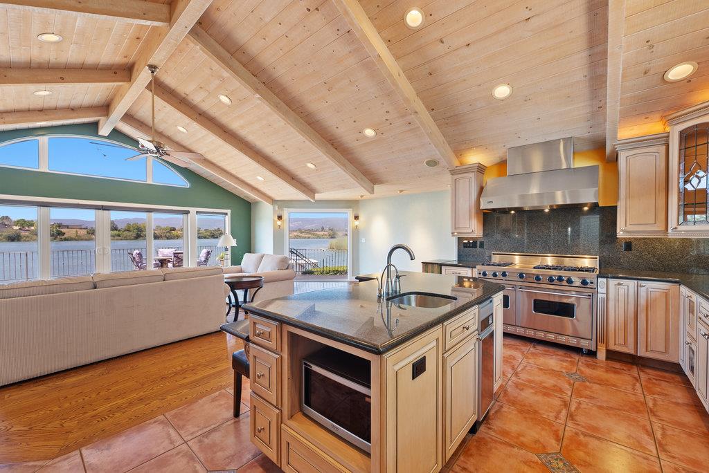 Detail Gallery Image 13 of 51 For 345 Cutter Ln, Watsonville,  CA 95076 - 4 Beds | 3/1 Baths