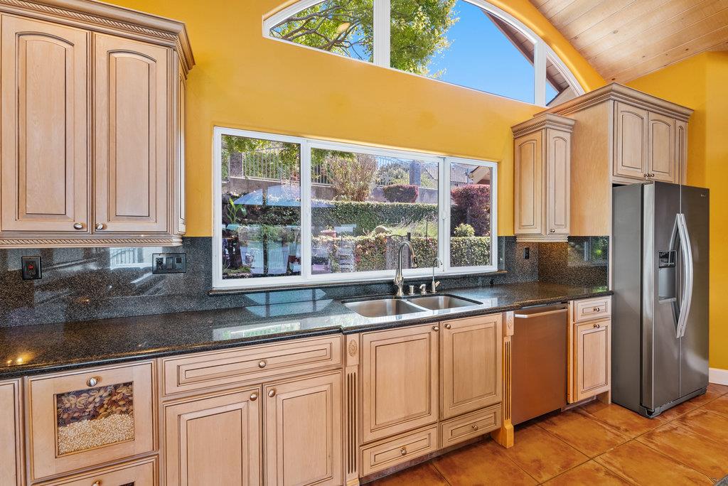 Detail Gallery Image 14 of 51 For 345 Cutter Ln, Watsonville,  CA 95076 - 4 Beds | 3/1 Baths