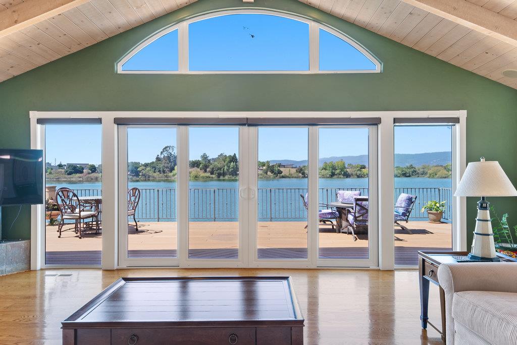 Detail Gallery Image 7 of 51 For 345 Cutter Ln, Watsonville,  CA 95076 - 4 Beds | 3/1 Baths