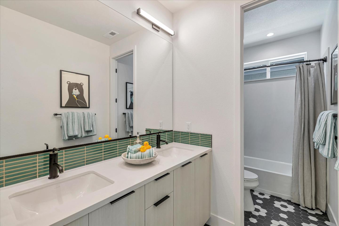 Detail Gallery Image 21 of 26 For 6006 Sunglow Ter, San Ramon,  CA 94583 - 4 Beds | 3/1 Baths