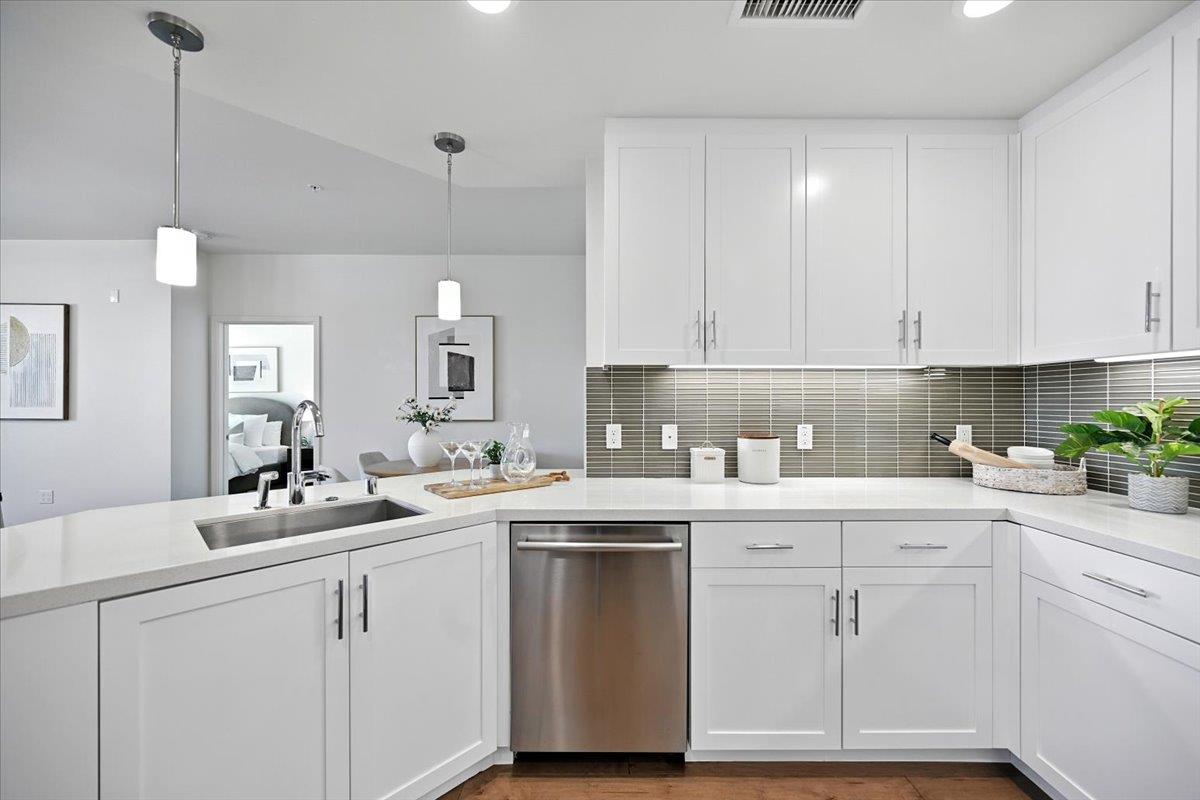 Detail Gallery Image 10 of 57 For 657 Walnut St #325,  San Carlos,  CA 94070 - 2 Beds | 2 Baths