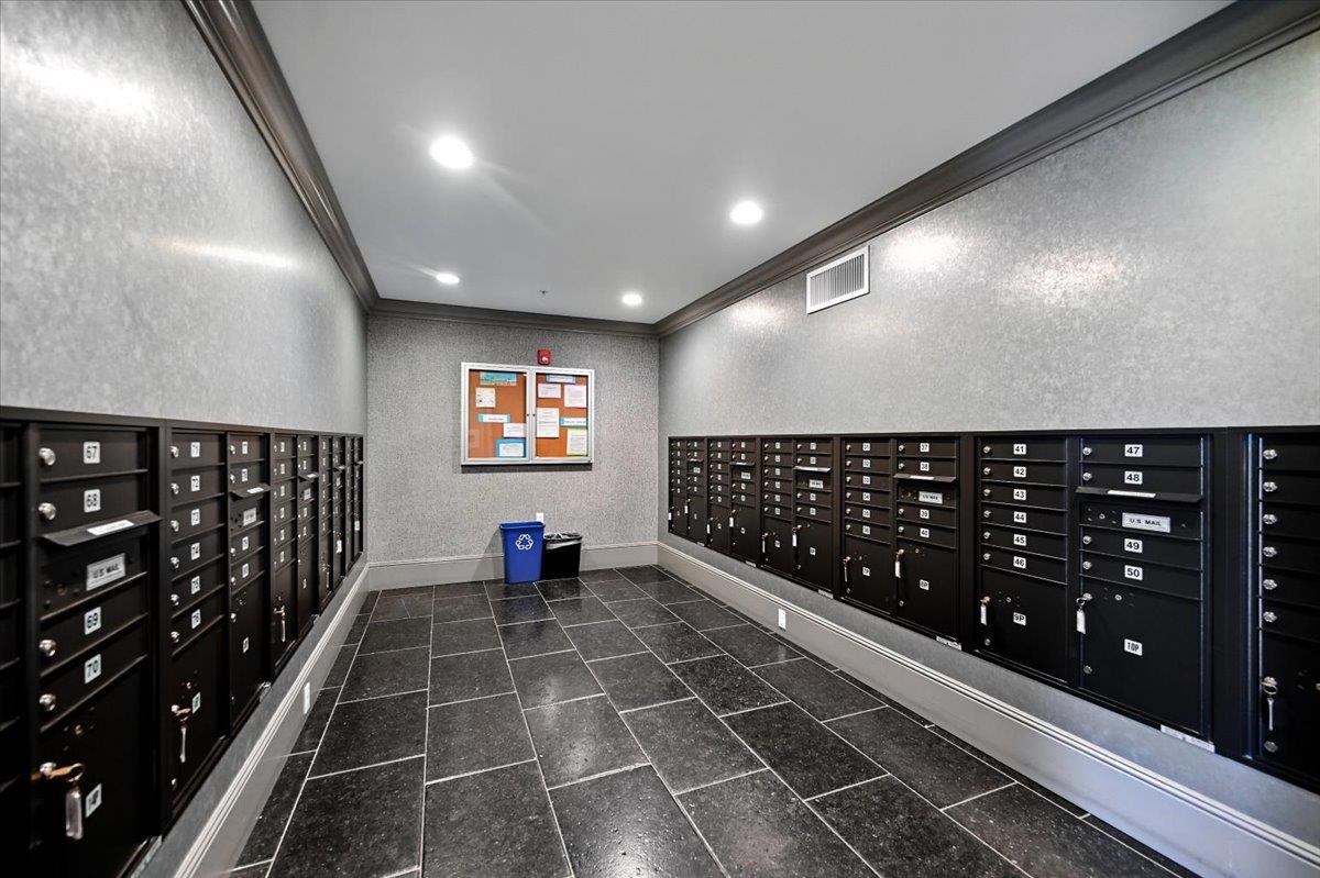 Detail Gallery Image 35 of 57 For 657 Walnut St #325,  San Carlos,  CA 94070 - 2 Beds | 2 Baths