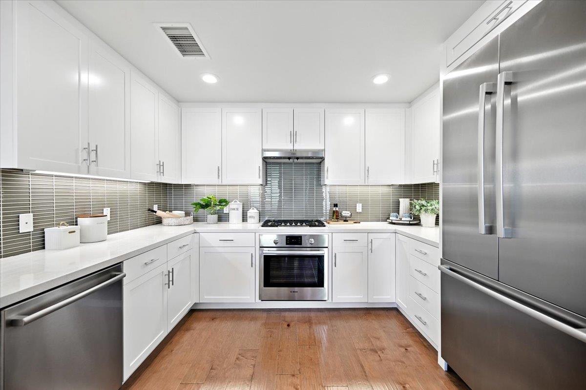 Detail Gallery Image 8 of 57 For 657 Walnut St #325,  San Carlos,  CA 94070 - 2 Beds | 2 Baths