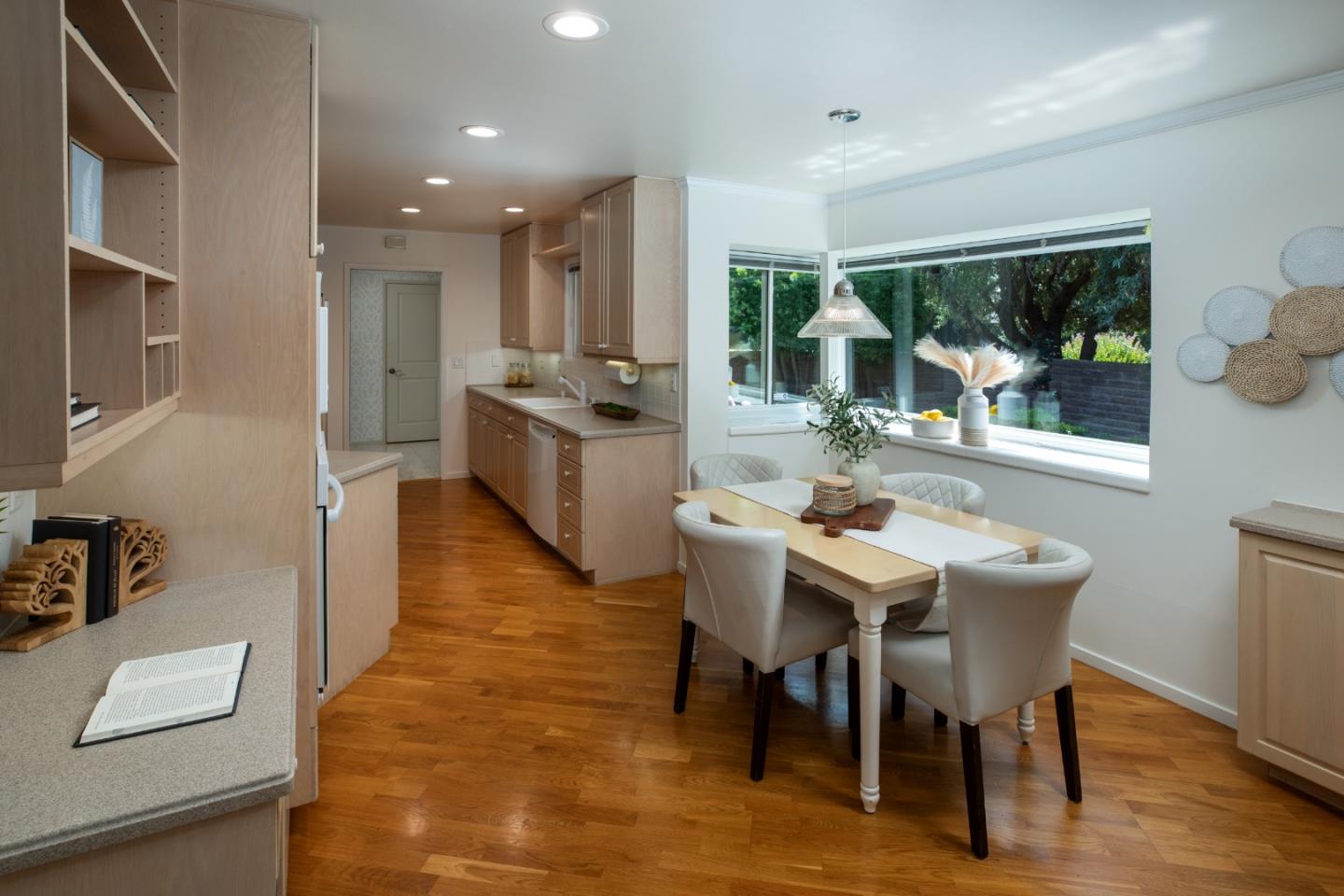 Detail Gallery Image 12 of 27 For 1061 Saint Joseph Ave, Los Altos,  CA 94024 - 5 Beds | 2/1 Baths