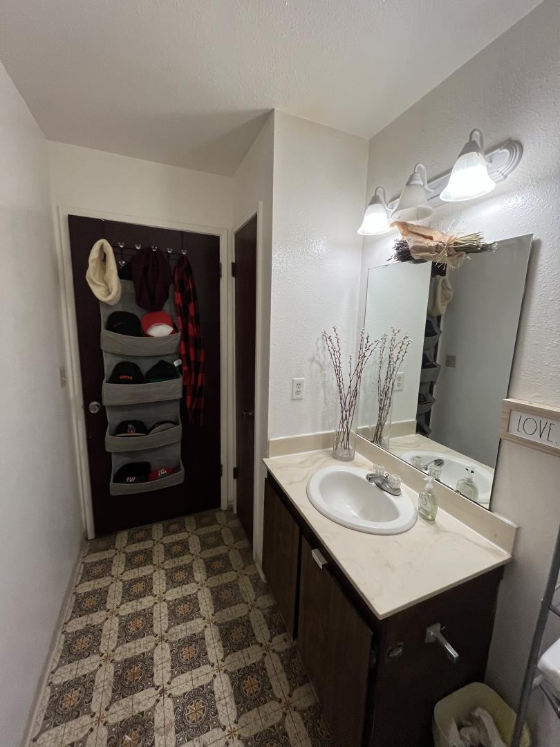 Detail Gallery Image 8 of 18 For 201 Rio Vista Dr #8,  King City,  CA 93930 - 2 Beds | 1/1 Baths