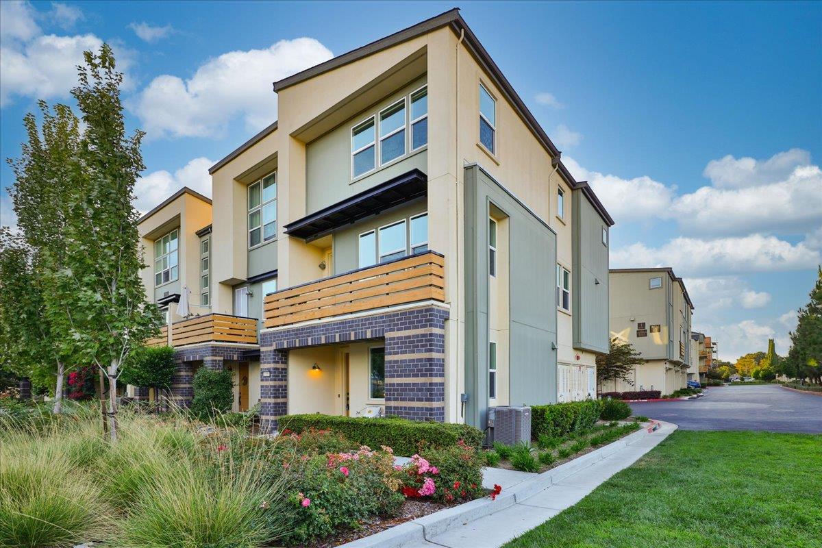 Detail Gallery Image 48 of 64 For 1999 Dobbin Dr, San Jose,  CA 95133 - 4 Beds | 3/1 Baths