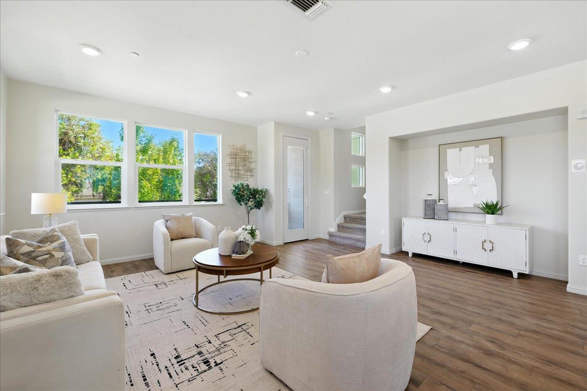 Detail Gallery Image 5 of 64 For 1999 Dobbin Dr, San Jose,  CA 95133 - 4 Beds | 3/1 Baths