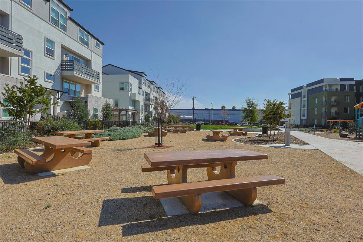Detail Gallery Image 60 of 64 For 1999 Dobbin Dr, San Jose,  CA 95133 - 4 Beds | 3/1 Baths