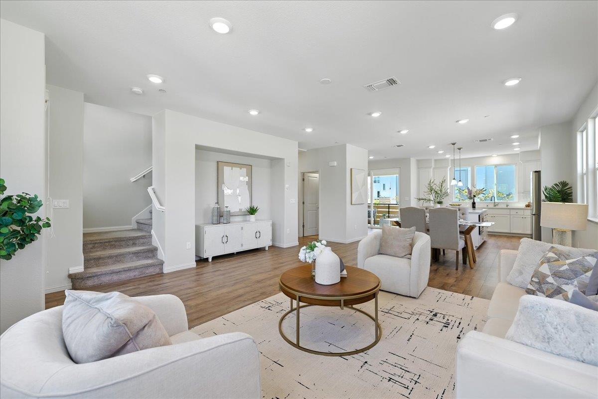 Detail Gallery Image 7 of 64 For 1999 Dobbin Dr, San Jose,  CA 95133 - 4 Beds | 3/1 Baths