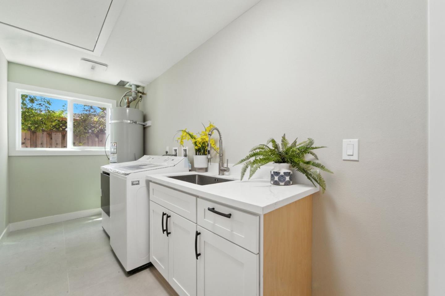 Detail Gallery Image 19 of 49 For 2565 Estella Dr, Santa Clara,  CA 95051 - 5 Beds | 3 Baths