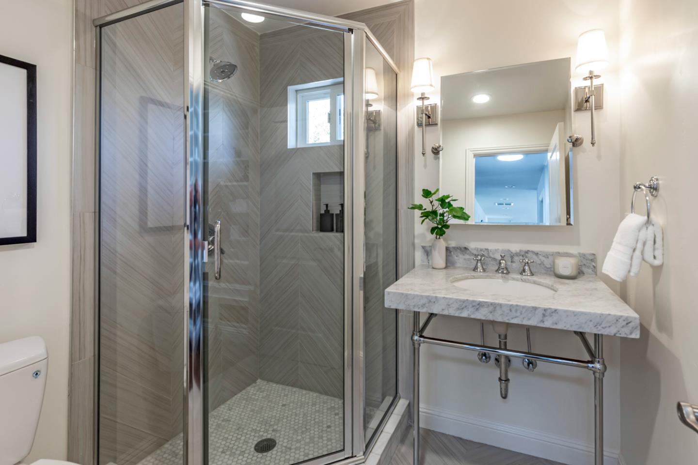 Detail Gallery Image 12 of 30 For 1204 Eureka Ct, Los Altos,  CA 94024 - 4 Beds | 3 Baths