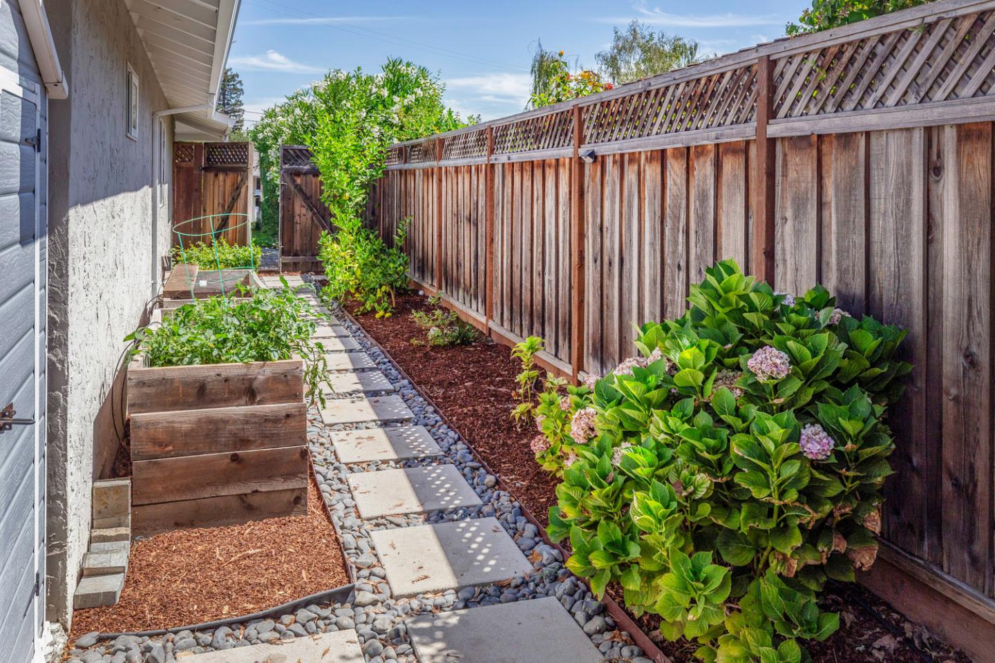 Detail Gallery Image 28 of 30 For 1204 Eureka Ct, Los Altos,  CA 94024 - 4 Beds | 3 Baths