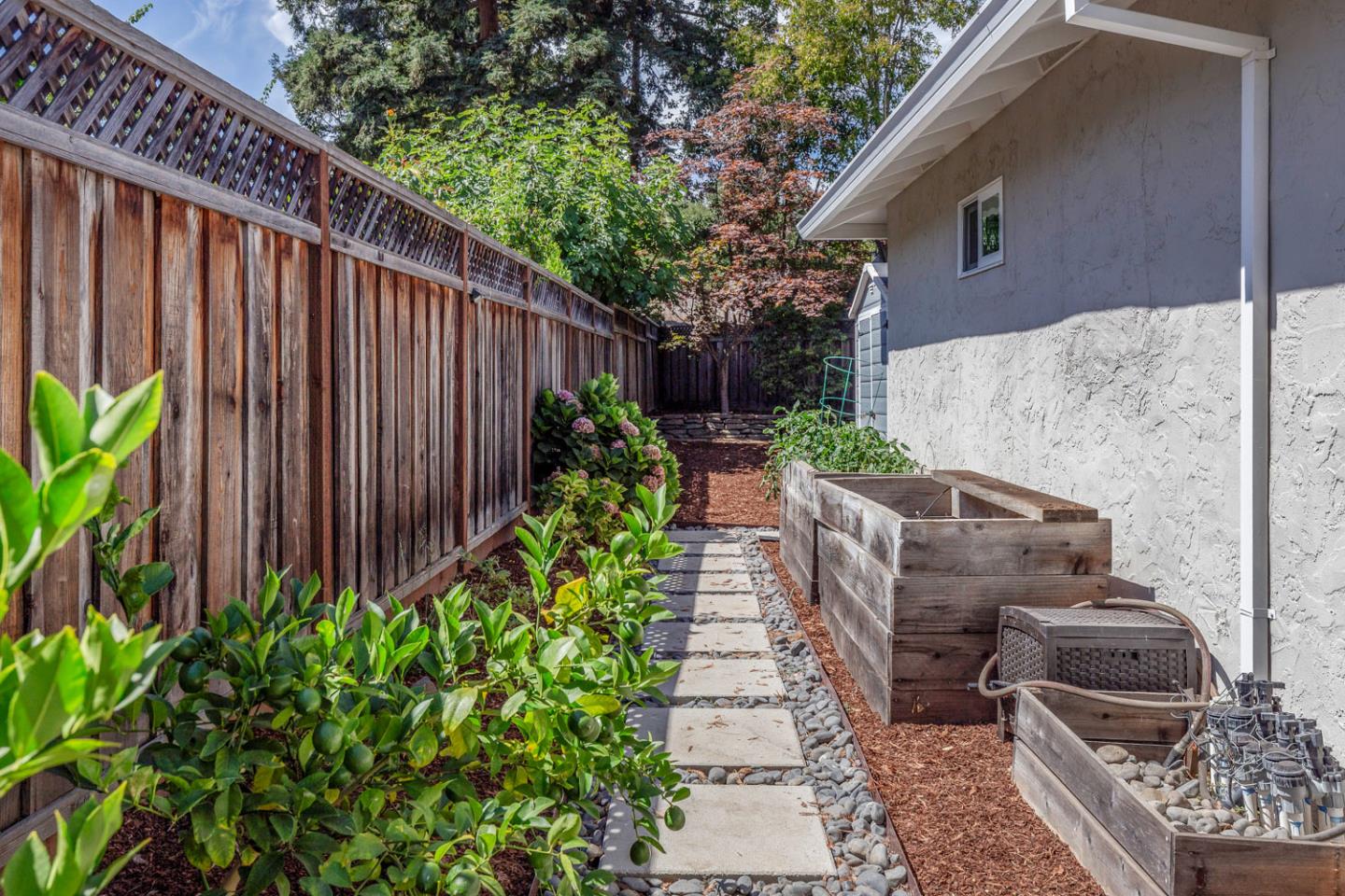 Detail Gallery Image 29 of 30 For 1204 Eureka Ct, Los Altos,  CA 94024 - 4 Beds | 3 Baths
