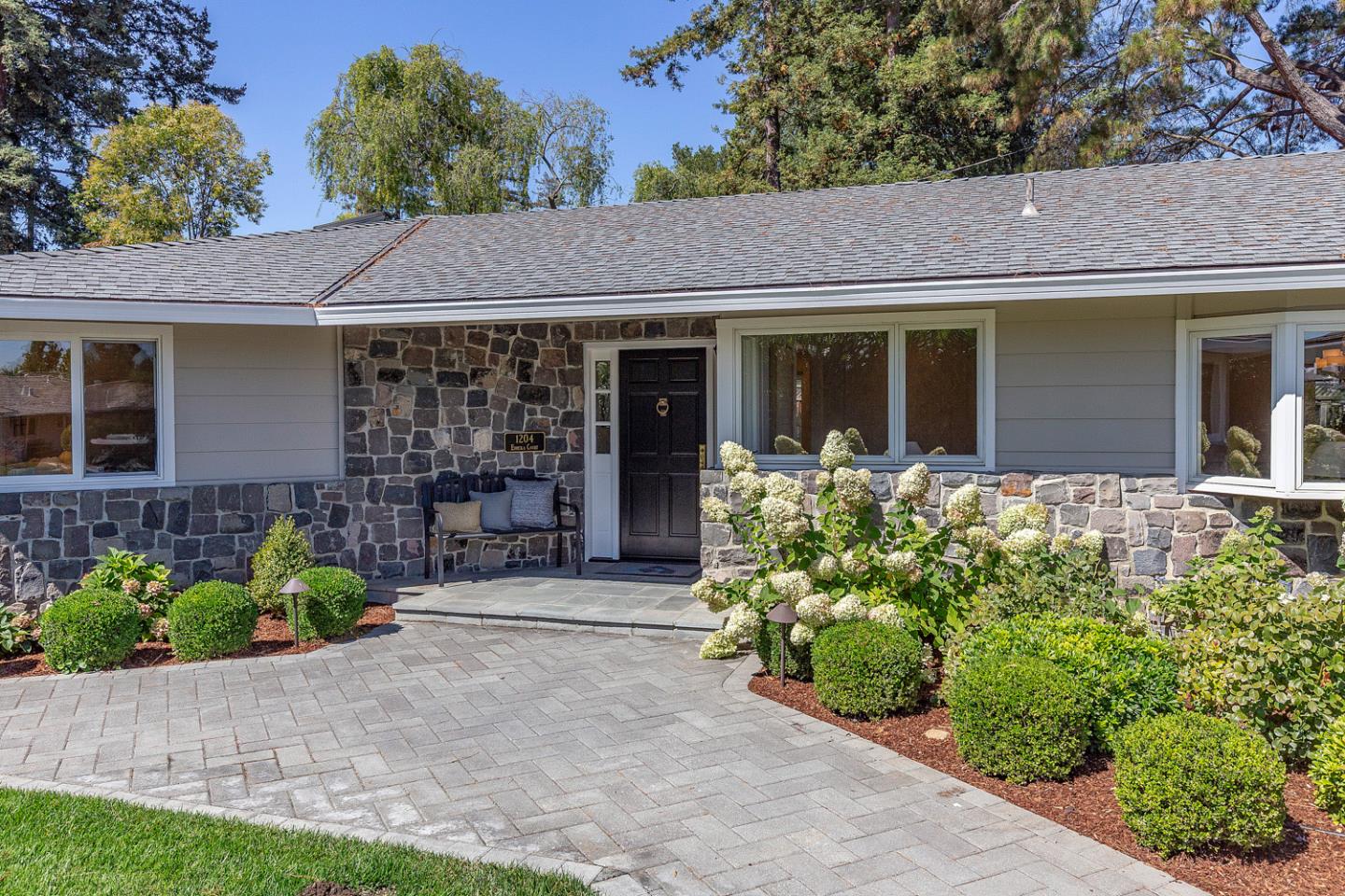 Detail Gallery Image 3 of 30 For 1204 Eureka Ct, Los Altos,  CA 94024 - 4 Beds | 3 Baths