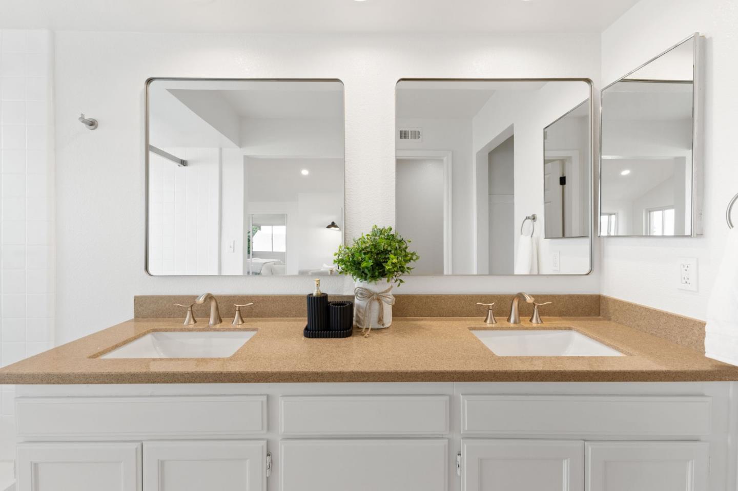 Detail Gallery Image 23 of 51 For 2397 Hecate Ct, San Jose,  CA 95124 - 4 Beds | 3 Baths