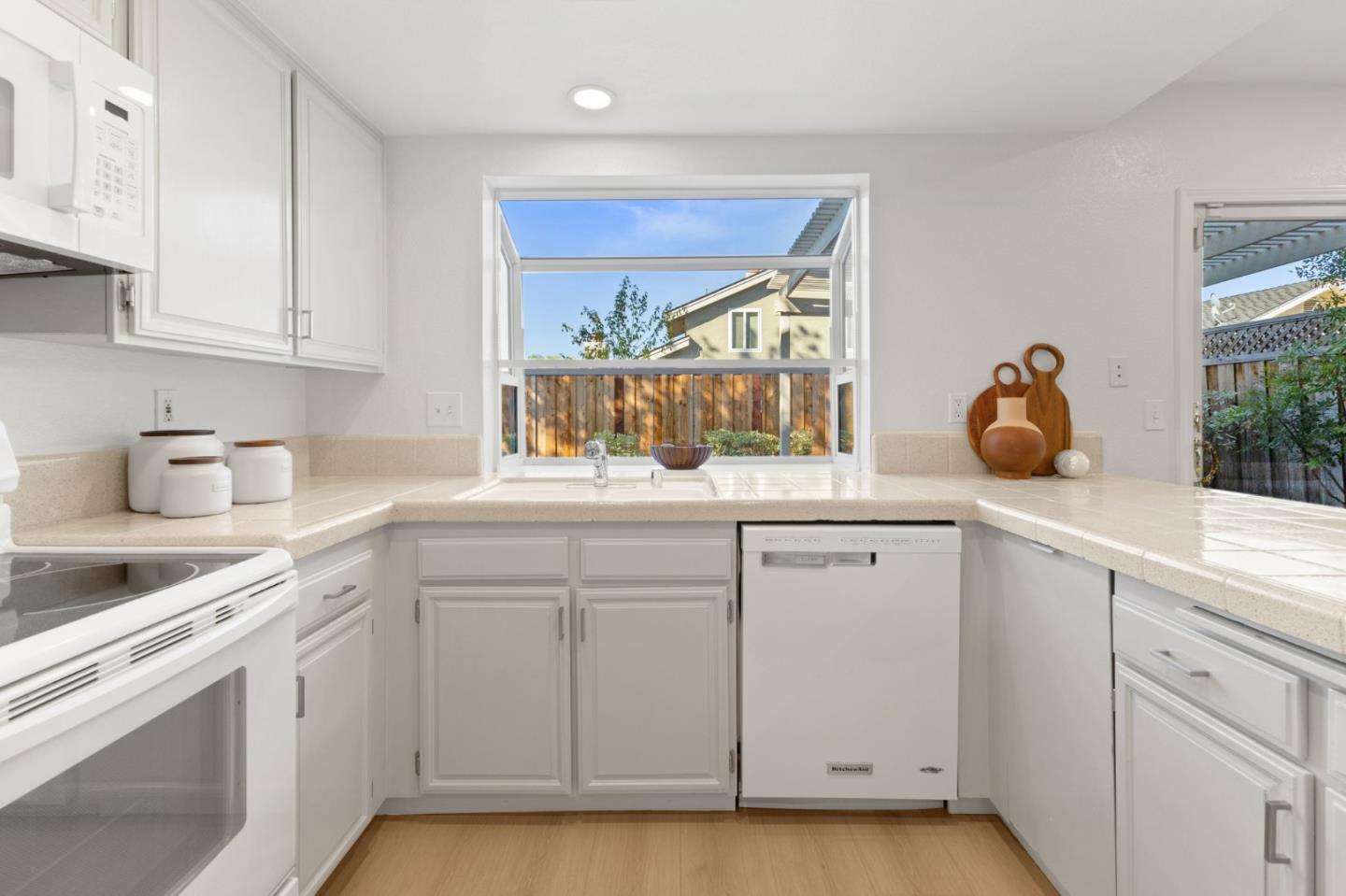 Detail Gallery Image 9 of 51 For 2397 Hecate Ct, San Jose,  CA 95124 - 4 Beds | 3 Baths