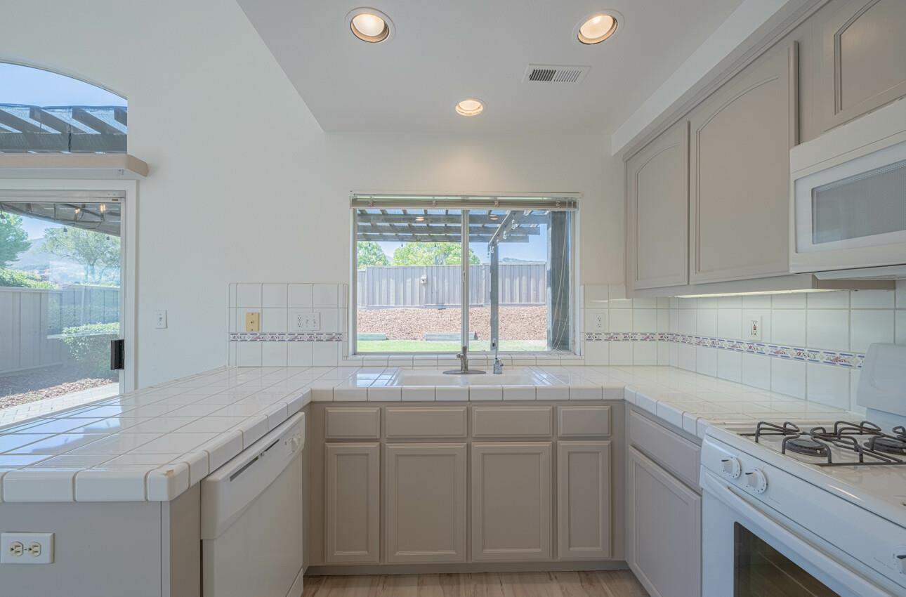 Detail Gallery Image 16 of 39 For 18154 Stonehaven, Salinas,  CA 93908 - 2 Beds | 2 Baths