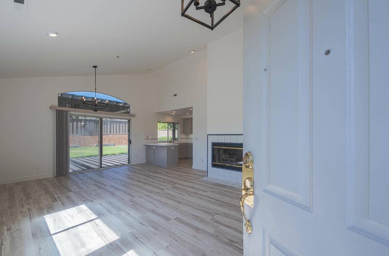 Detail Gallery Image 4 of 39 For 18154 Stonehaven, Salinas,  CA 93908 - 2 Beds | 2 Baths