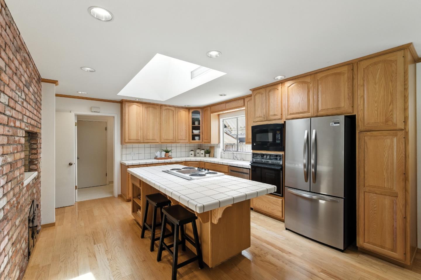 Detail Gallery Image 11 of 40 For 2900 Brittan Ave, San Carlos,  CA 94070 - 4 Beds | 2/1 Baths