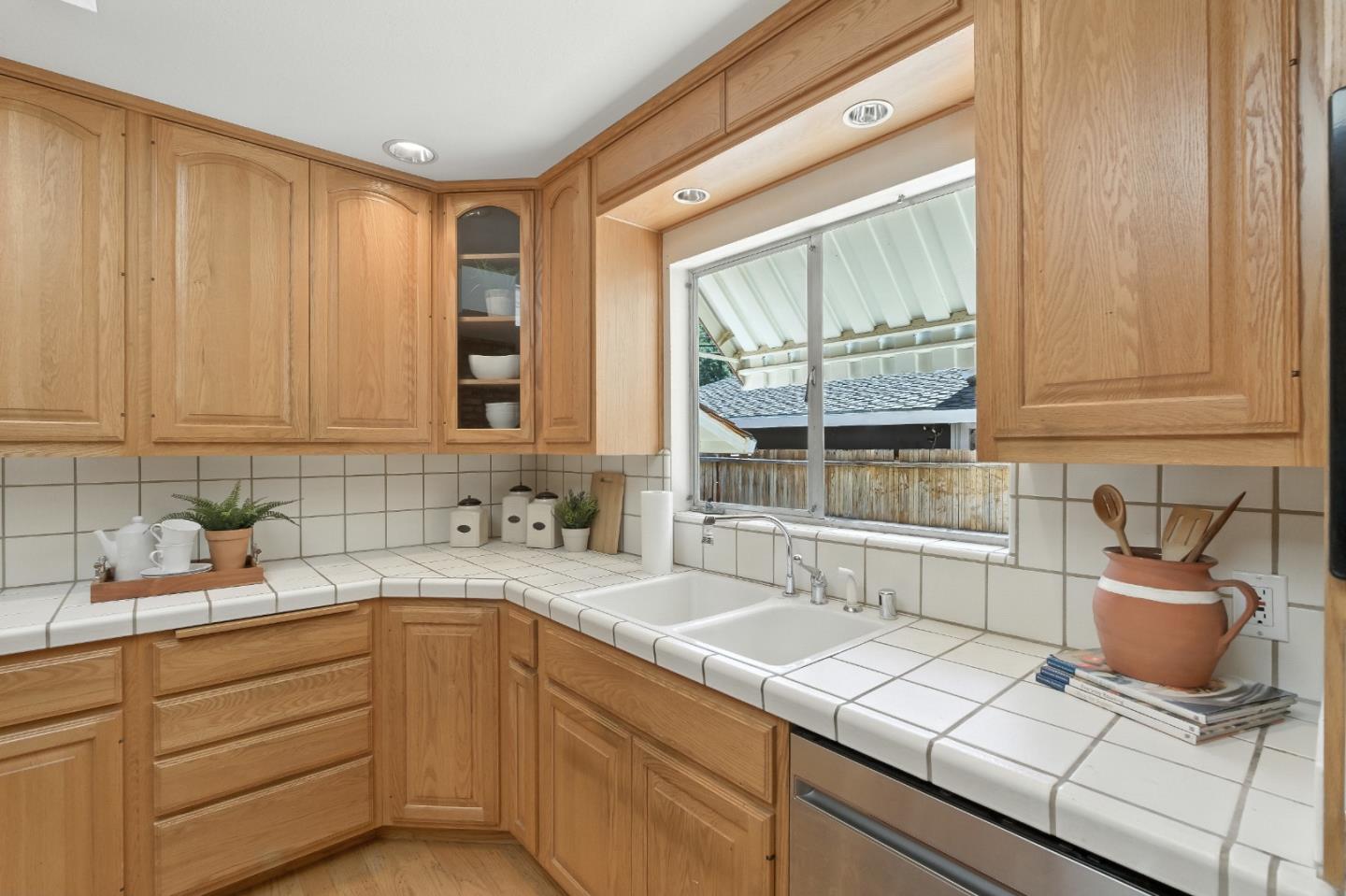 Detail Gallery Image 12 of 40 For 2900 Brittan Ave, San Carlos,  CA 94070 - 4 Beds | 2/1 Baths
