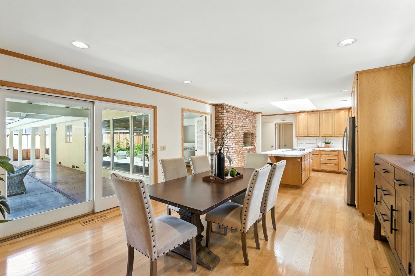 Detail Gallery Image 15 of 40 For 2900 Brittan Ave, San Carlos,  CA 94070 - 4 Beds | 2/1 Baths