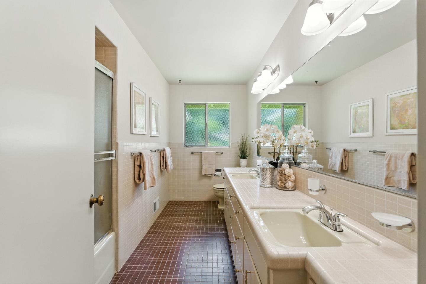 Detail Gallery Image 20 of 40 For 2900 Brittan Ave, San Carlos,  CA 94070 - 4 Beds | 2/1 Baths