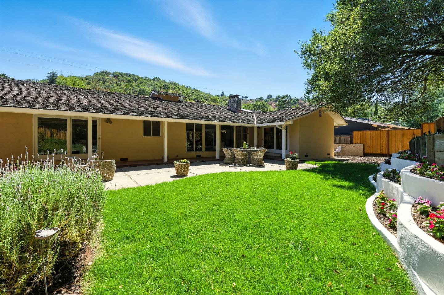 Detail Gallery Image 31 of 40 For 2900 Brittan Ave, San Carlos,  CA 94070 - 4 Beds | 2/1 Baths